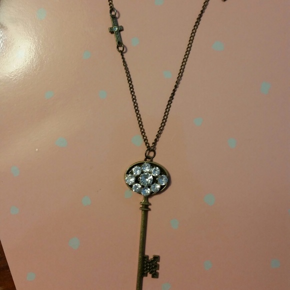 Vintage Key Necklace - Picture 3 of 3